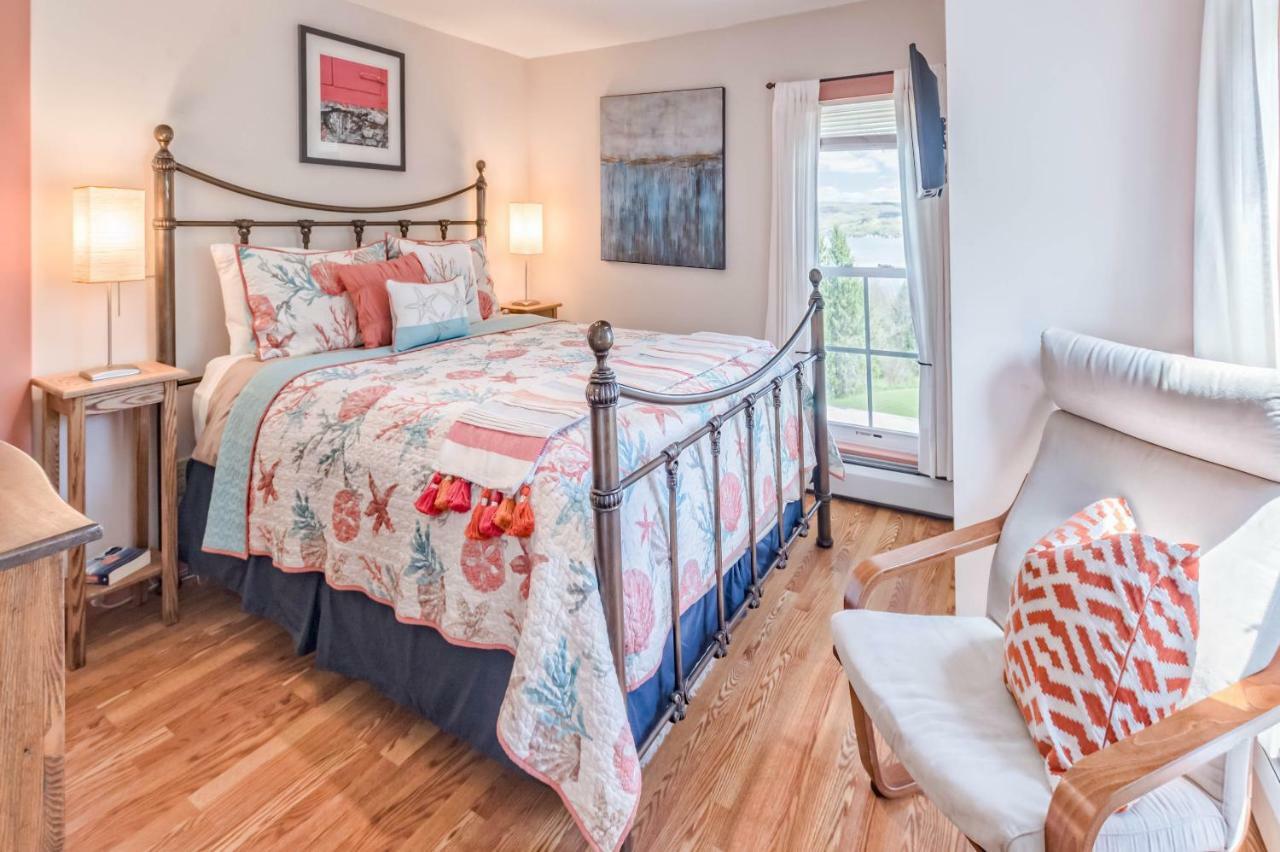Moonshadow B&B Hammondsport Room photo